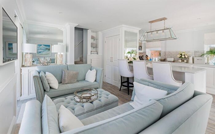 3 Bedroom Semi Detached House For Sale In Cowes, Isle Of Wight, PO31