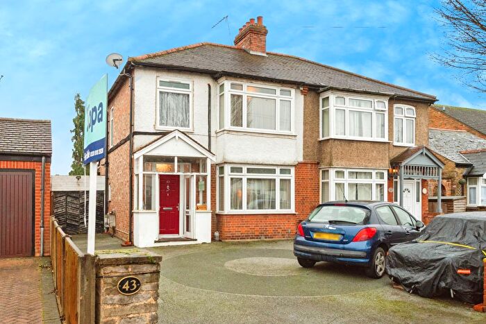 4 Bedroom Semi Detached House For Sale In Ferrers Avenue, West Drayton, UB7