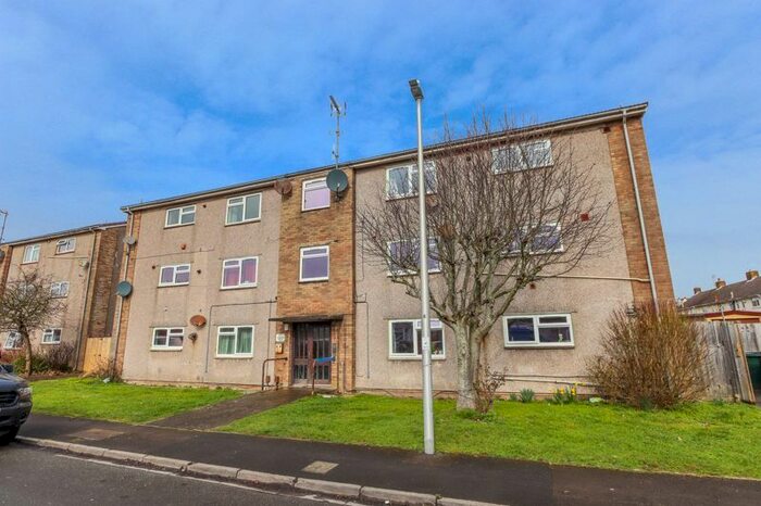 3 Bedroom Flat To Rent In Churchill Avenue, Clevedon, BS21