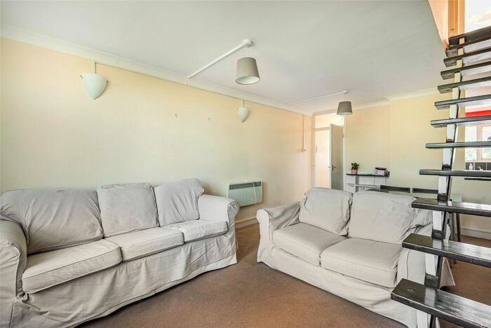 2 Bedroom Maisonette To Rent In Putney Hill, London, SW15
