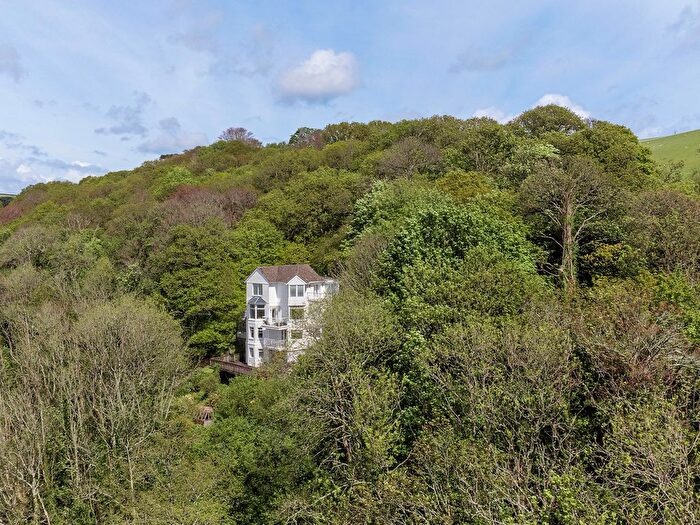 2 Bedroom Flat For Sale In Higher Contour Road, Kingswear, Dartmouth, TQ6
