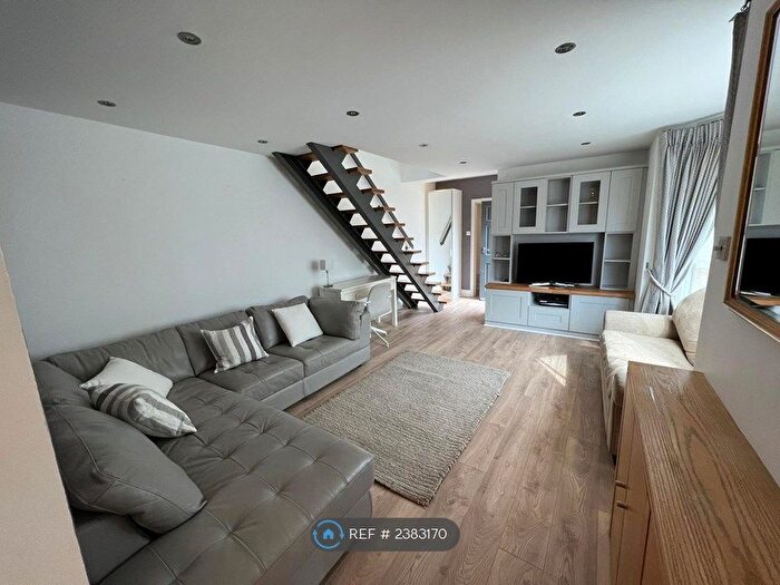 2 Bedroom Detached House To Rent In Nottingham Road, London, SW17