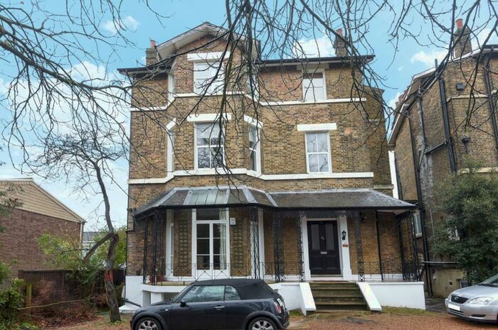 2 Bedroom Ground Flat To Rent In Kidbrooke Park Road Blackheath, SE3