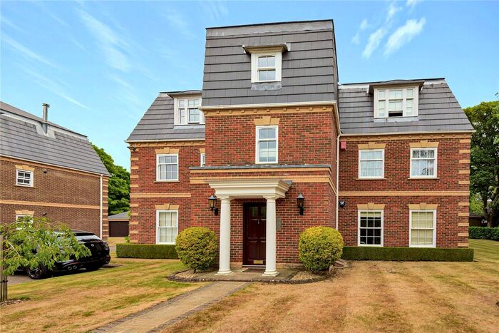 2 Bedroom Flat To Rent In Oval Way, Gerrards Cross, SL9