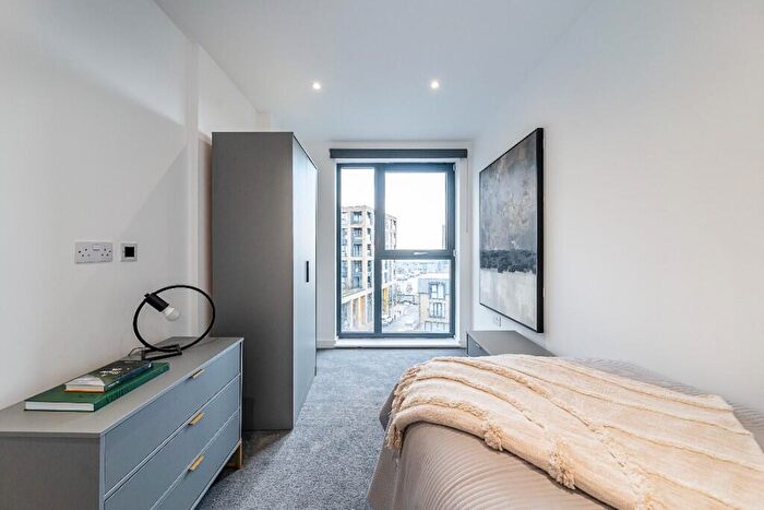 2 Bedroom Apartment To Rent In Watteau Square, Croydon, London, CR0