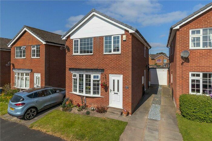 3 Bedroom Detached House For Sale In Throstle Nest Close, Otley, North Yorkshire, LS21