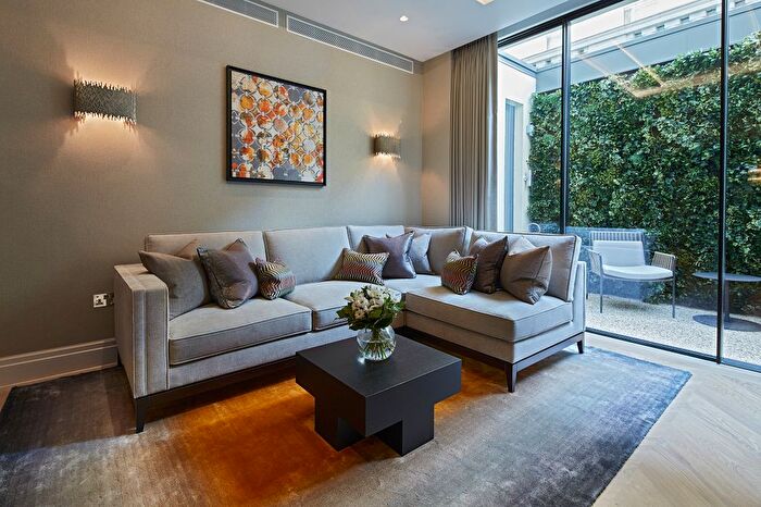 2 Bedroom Flat To Rent In Hyde Park Gate, London, SW7