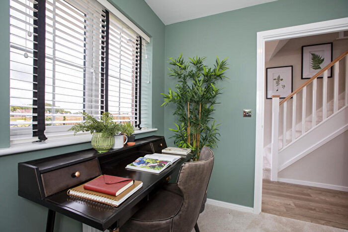 4 Bedroom Detached House For Sale In Walton Road, Drakelow, DE15