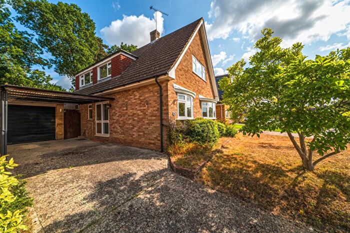 3 Bedroom Detached House To Rent In Lightwater, Surrey, GU18