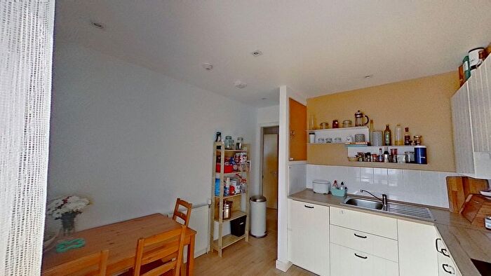 2 Bedroom Flat To Rent In Colonsay Close, Edinburgh, EH5