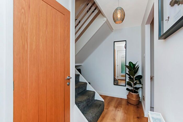 3 Bedroom End Of Terrace House For Sale In Cluny Place, Glenrothes, KY7