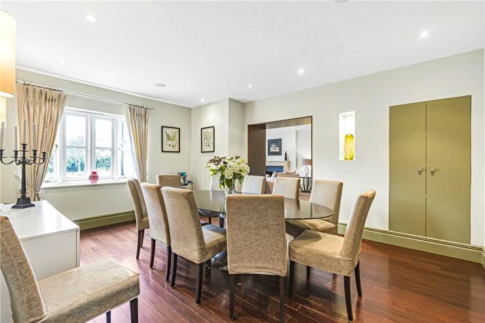6 Bedroom Detached House For Sale In Pottersheath Road, Welwyn, Hertfordshire, AL6