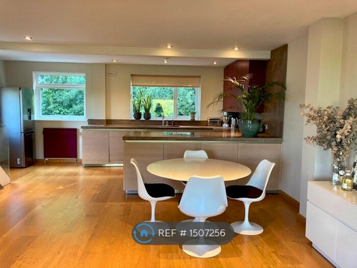 3 Bedroom Maisonette To Rent In Great Brownings, London, SE21