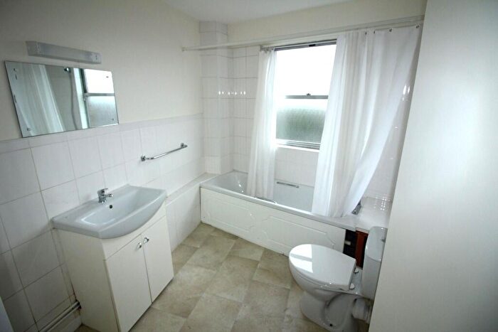 3 Bedroom Flat To Rent In St. Johns Road, Eastbourne, East Sussex, BN20