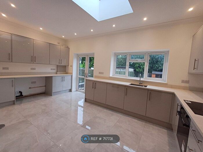 5 Bedroom Terraced House To Rent In Melfort Road, Thornton Heath, CR7