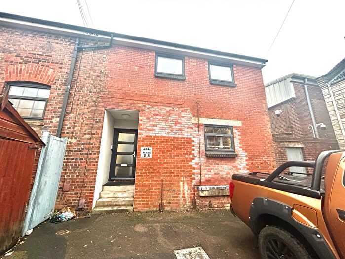 1 Bedroom Flat To Rent In Holdenhurst Road, Bournemouth, BH8