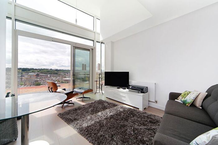2 Bedroom Flat To Rent In River Gardens Walk, London, SE10