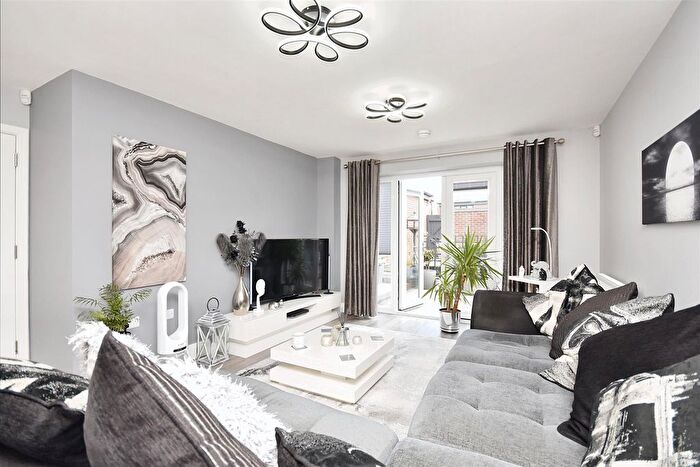 4 Bedroom Detached House For Sale In The Avenue, Priors Hall Park, NN17