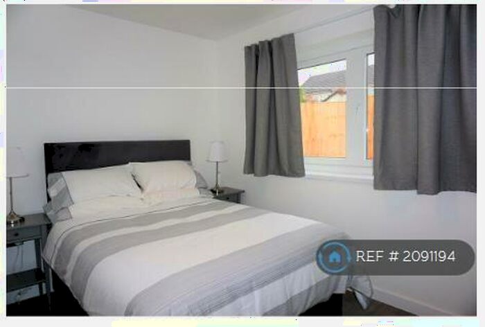 2 Bedroom Bungalow To Rent In Belroyal Lane, Bristol, BS4
