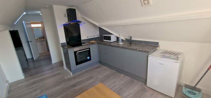 1 Bedroom Flat To Rent In Richmond Road, Cardiff, CF24