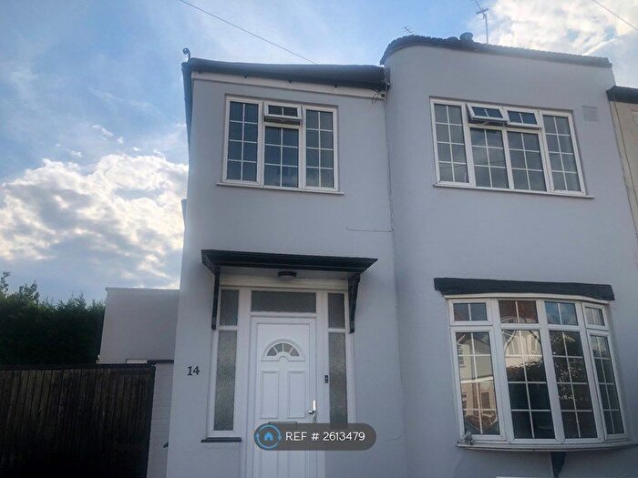 4 Bedroom Semi-Detached House To Rent In Meadow Gardens, Staines-Upon-Thames, TW18