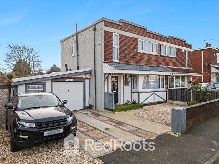 3 Bedroom Semi Detached House For Sale In Alwyn Avenue, Doncaster, South Yorkshire, DN5