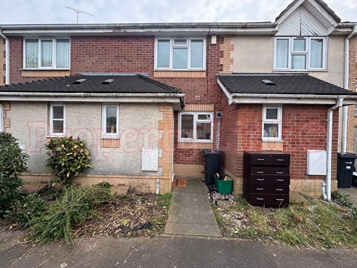 2 Bedroom Property To Rent In Overton Drive, Chadwell Heath, Romford, RM6