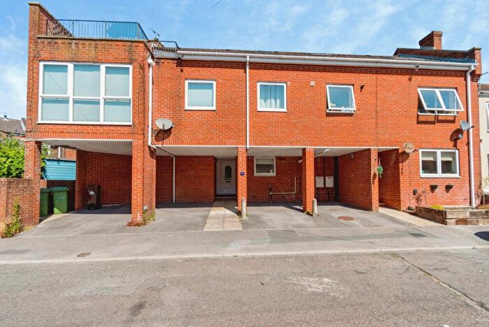 2 Bedroom Flat For Sale In Priory Road, Southampton, Hampshire, SO17