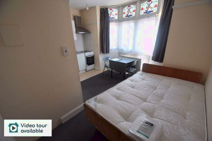 Flat To Rent In New Bedford Road, Luton, LU1