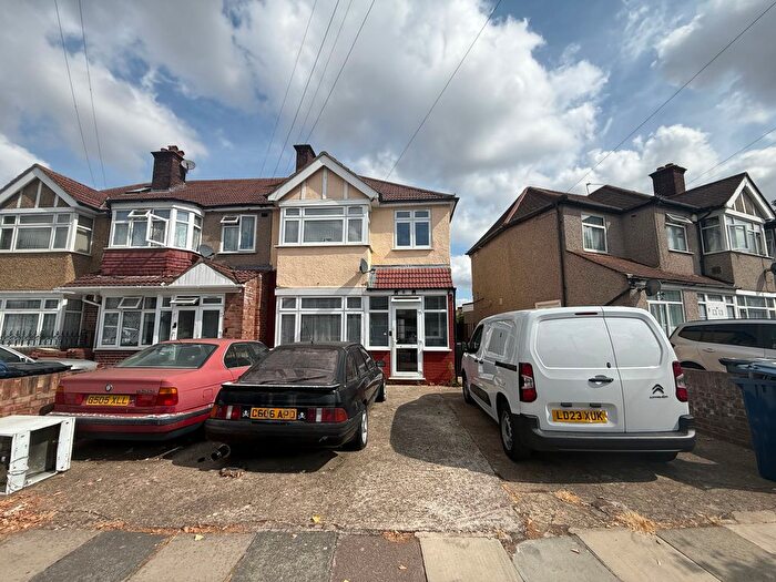 3 Bedroom End Of Terrace House To Rent In Greenland Crescent, Southall, UB2