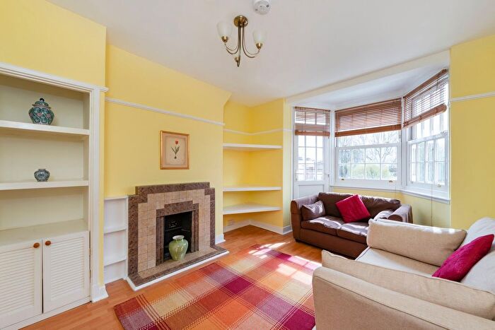 1 Bedroom Flat For Sale In Flora Gardens, Ravenscourt Park, Hammersmith, W6