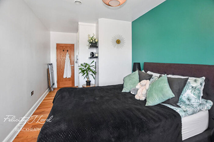 2 Bedroom Apartment For Sale In Upper Wickham Lane, Welling, DA16