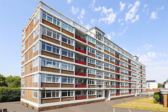 3 Bedroom Flat To Rent In Harvard House, Wilford Lane, West Bridgford, Nottingham, NG2