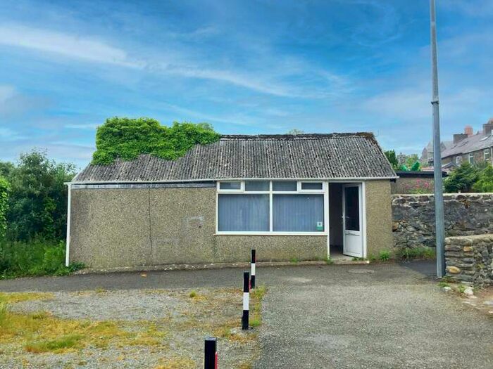 Houses for sale in Lon Bach, LL52, Gwynedd