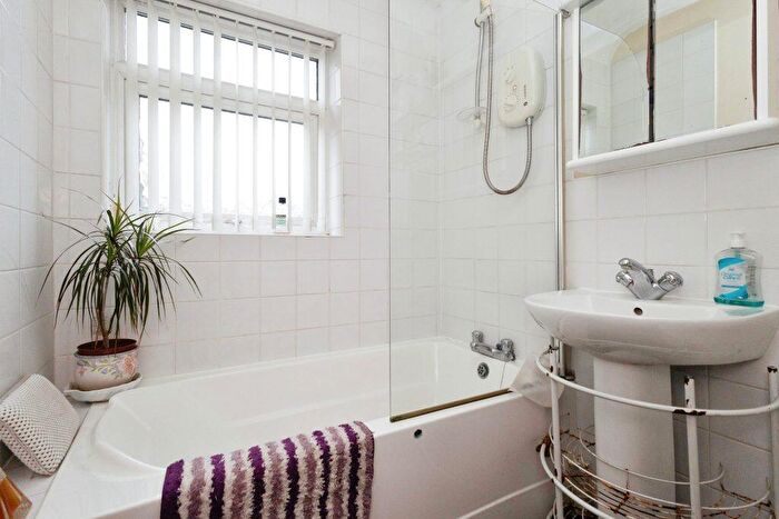 3 Bedroom End Of Terrace House For Sale In Crowley Road, Manchester, M9
