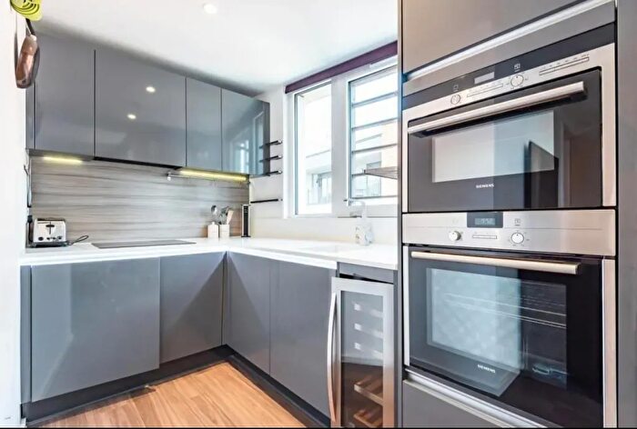 3 Bedroom Flat For Sale In Aurora Apartments, Buckhold Road, London, SW18