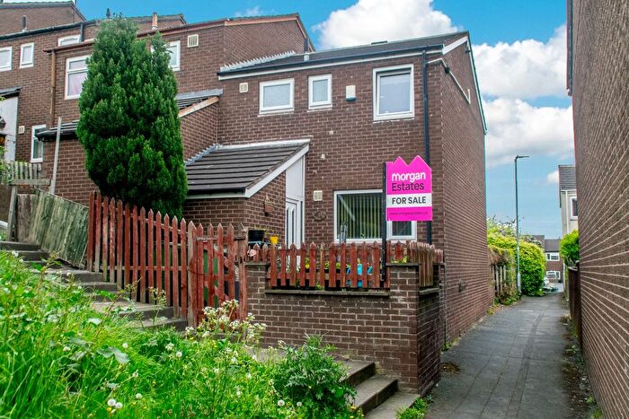 3 Bedroom End Terrace House For Sale In Dulverton Garth, Leeds, LS11