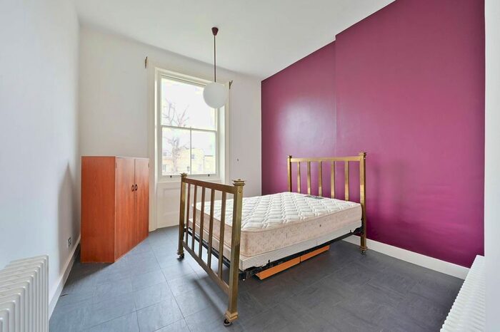 2 Bedroom Flat To Rent In Disraeli Road, Putney, London, SW15