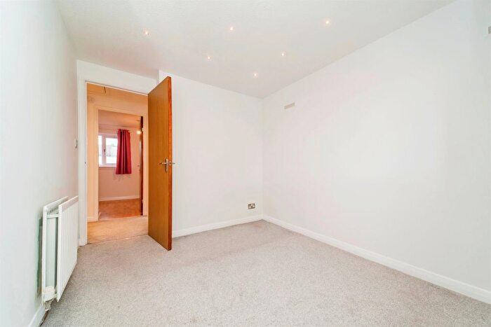 2 Bedroom Semi-Detached House For Sale In Ritchie Park, Johnstone, PA5