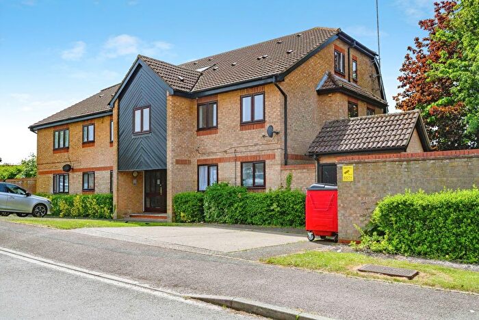 2 Bedroom Flat For Sale In Rodeheath, Luton, Bedfordshire, LU4