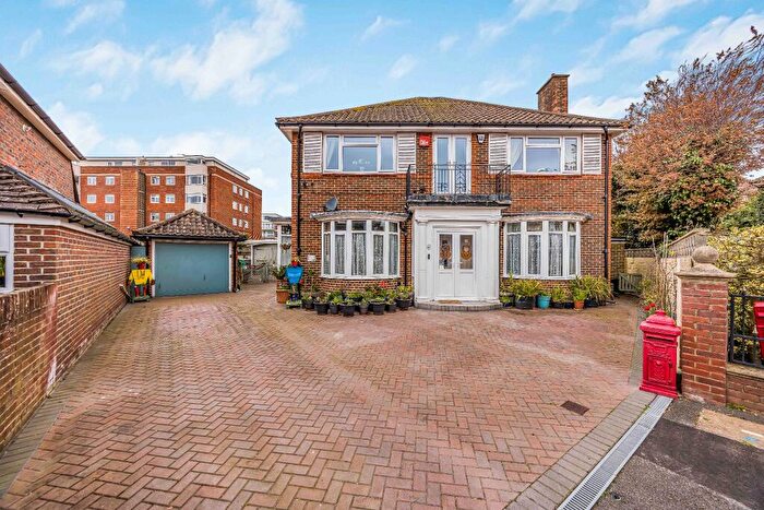 3 Bedroom Detached House For Sale In St Helens Close, Southsea, PO4