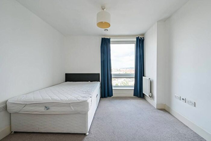 2 Bedroom Flat To Rent In East Ferry Road, Canary Wharf, E14