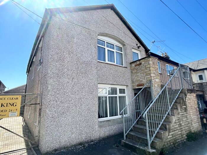 2 Bedroom Apartment To Rent In Yr Hafod, Llandudno, LL30