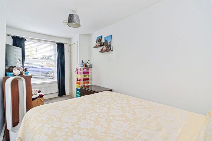 1 Bedroom Flat For Sale In Cavern Road, Torquay, TQ1