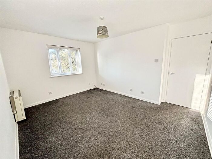 1 Bedroom Flat For Sale In Ryde Drive, Stanford-Le-Hope, SS17