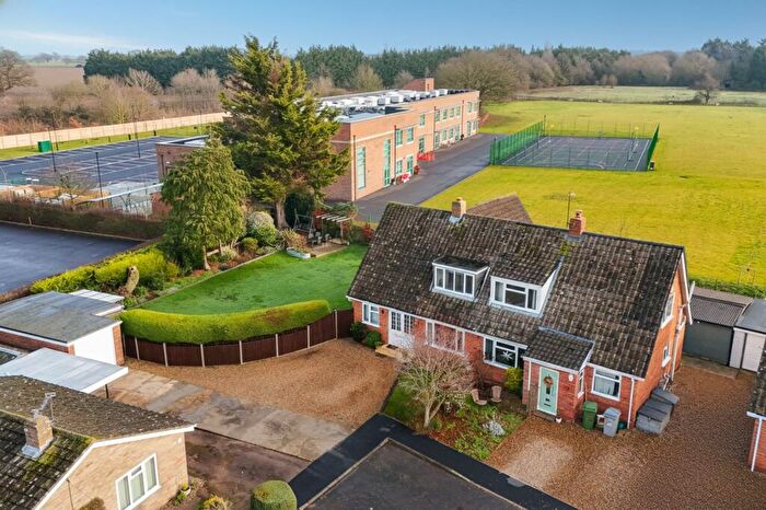 4 Bedroom Semi Detached House For Sale In Manor Ridge, Blofield, Norwich, NR13