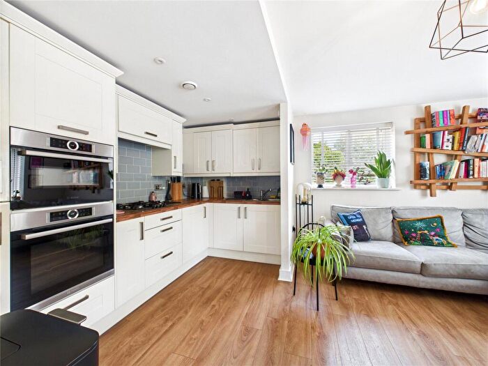 2 Bedroom Apartment For Sale In Springfield Road, Chelmsford, Essex, CM2