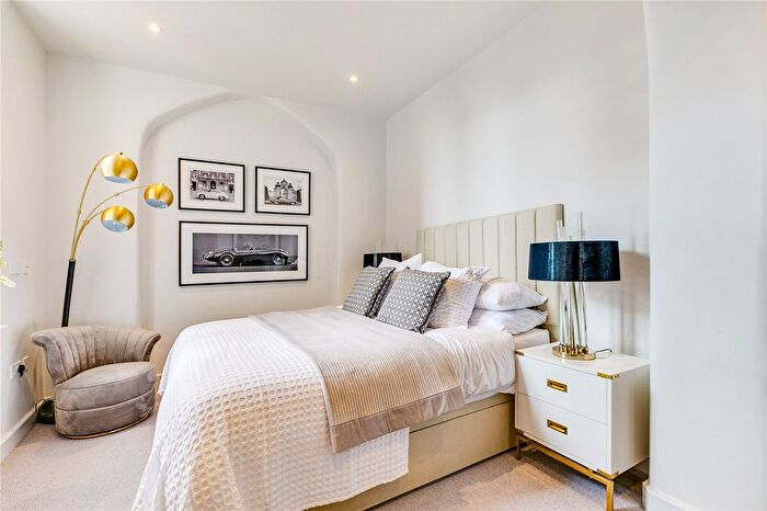 2 Bedroom Flat For Sale In The, St. George's Gardens, SW17