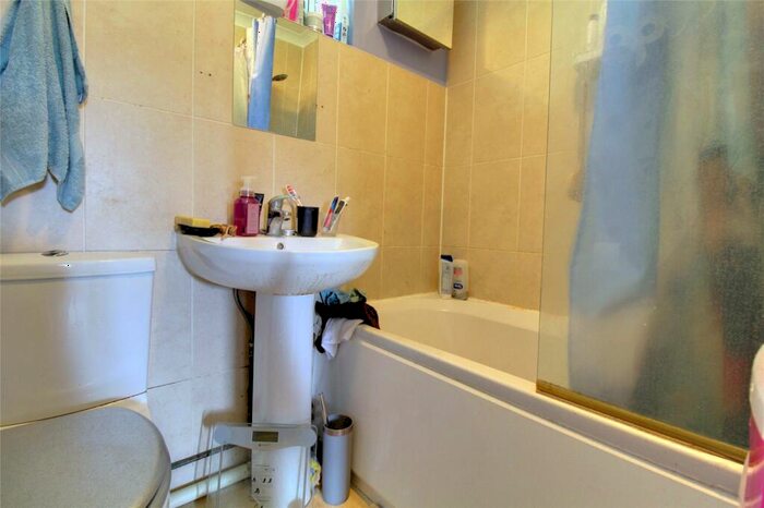 3 Bedroom Terraced House For Sale In Brookside Walk, Tadley, Hampshire, RG26