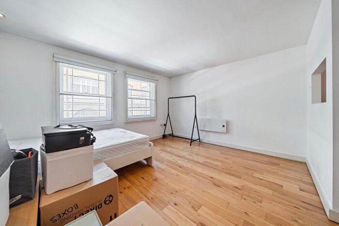 Apartment To Rent In York Way, Kings Cross, London, N1